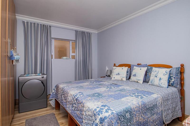 9 Bedroom Property for Sale in Outeniqua Strand Western Cape